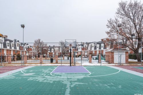 8272 Williamsburg Park Cir, Sandy UT 84070-0517 exterior