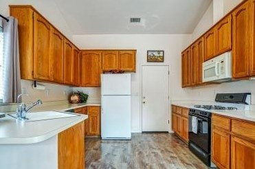3244 Grace Dr, Diamond Springs, CA 95619-9528