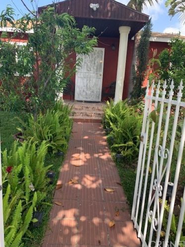 9505 Mcnerney Ave, South Gate, CA 90280-4941