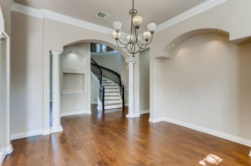 8513 Chalk Knoll Dr, Austin TX  78735-1711 exterior