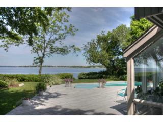 9 Strawberry Dr, Barrington, RI 02806-4915