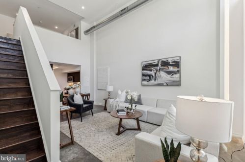 456 5th St, Philadelphia, PA 19147-1563