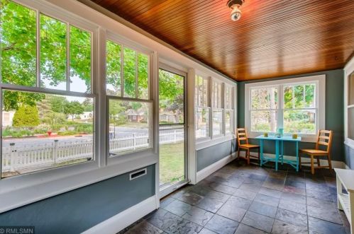 1318 Grotto St, Saint Paul, MN 55117-4018