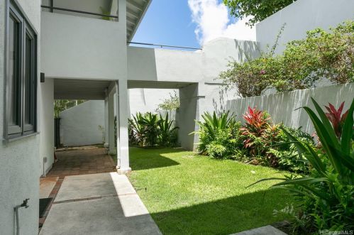825 Puuikena Dr, Honolulu HI  96821-2564 exterior