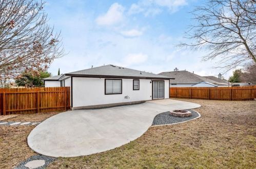 193 Spg Br Loop, Uhland TX 78640-5365 exterior