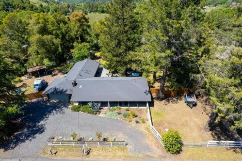 1050 Bel Arbres Dr, Redwood Valley, CA 95470-6286