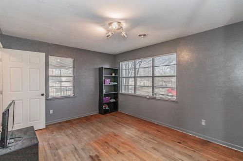 1304 Tucker St, Fort Worth TX  76104-2140 exterior