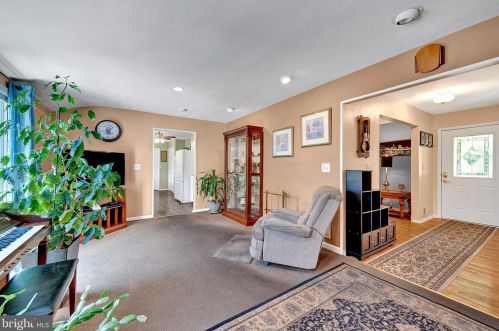 11 Corey Dr, Trenton NJ  08628-1503 exterior