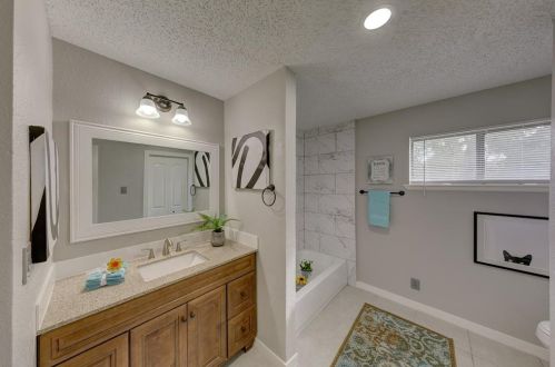 2029 Pond Shore Dr, Angleton TX 77515-7483 exterior