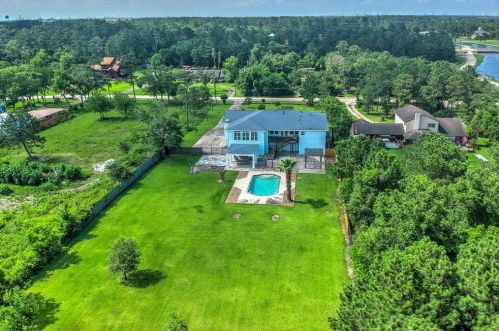 1003 Country Club Dr, Morgans Point, TX 77571-7111