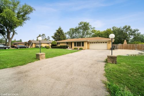 106 Drake Ter, Wheeling, IL 60070-1004