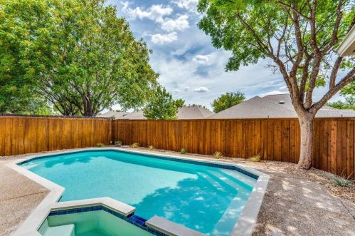 2104 Alto Ave, Carrollton TX 75007-2231 exterior