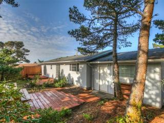 2013 Bayshore Dr, Waldport, OR 97394-9412