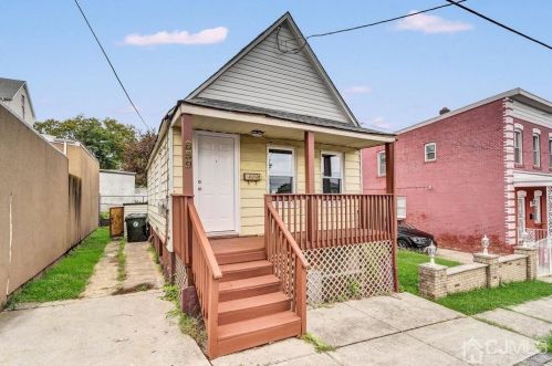 859 Wolff St, Perth Amboy, NJ 08861-2119