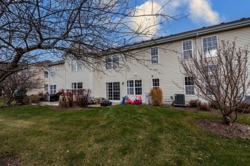 585 Yorkshire Ln, Pingree Grove IL  60140-9159 exterior