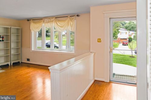 5205 Ravensworth Rd, Springfield VA  22151-2510 exterior