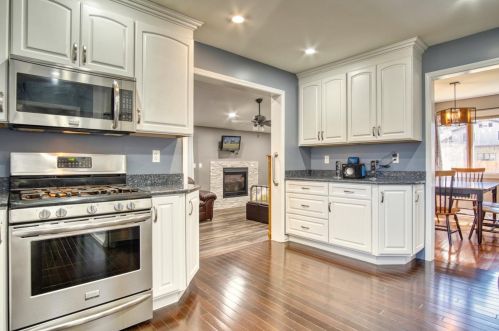 8437 Pine Island Dr, Crown Point, IN 46307-1421