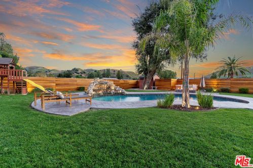 5430 Parkmor Rd, Calabasas, CA 91302-1028