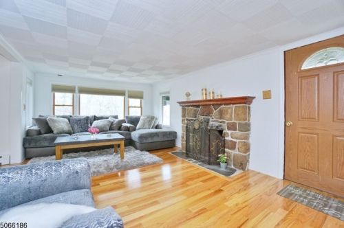 72 Signal Hill Trl, Sparta, NJ 07871-2526