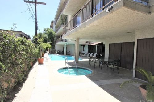 4454 Ventura Canyon Ave, Van Nuys CA  91423-3769 exterior