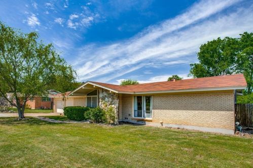 5837 Tourist Dr, Fort Worth, TX 76117-2846