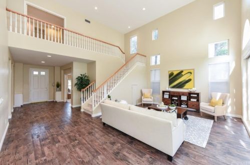 2 Heather, Irvine CA  92620-2219 exterior