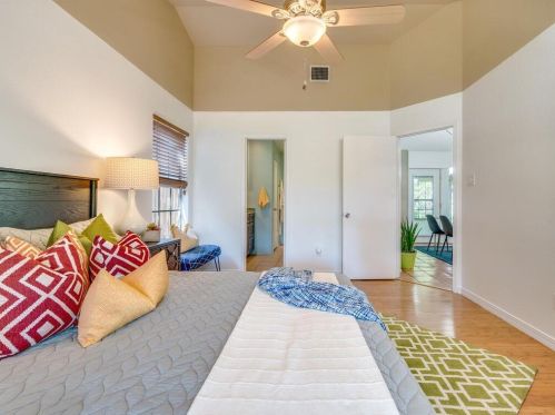 910 Calico Dr, Austin TX  78748-6492 exterior