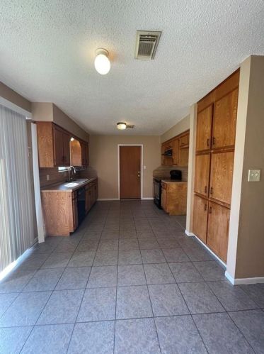 609 Plantation Dr, Angleton TX  77515-3323 exterior