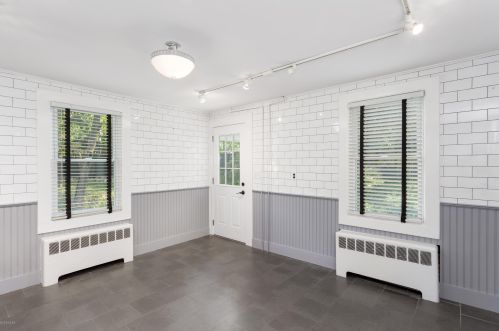 33 Parsonage Rd, Greenwich CT  06830-3955 exterior