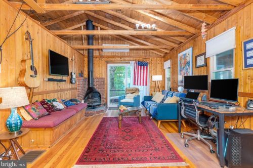 588 Shannondale Rd, Harpers Ferry WV 25425-4757 exterior