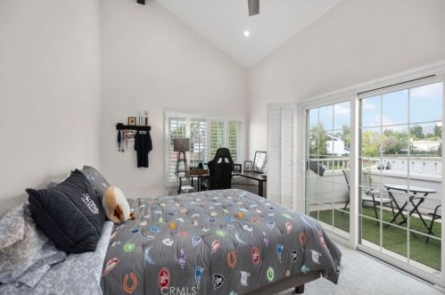 10 Vispera, Irvine CA  92620-2127 exterior