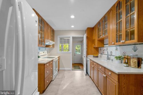 709 Milestone Dr, Silver Spring MD 20904-2735 exterior