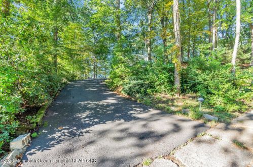 10 Lefferts Ct, Middletown NJ  07748-3031 exterior