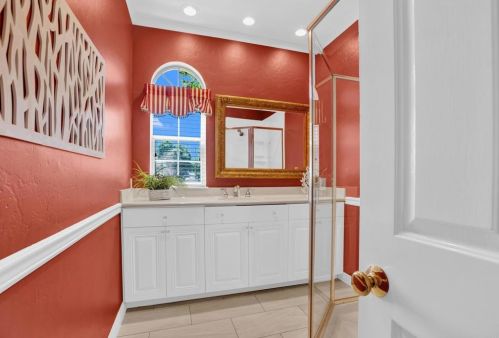 1156 Sugarbush Dr, Vista CA 92084-7464 exterior