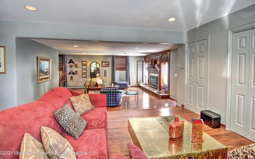 9 Fox Hill Rd, Middletown NJ exterior