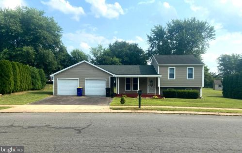 2536 Manor Rd, York, PA 17408-4144