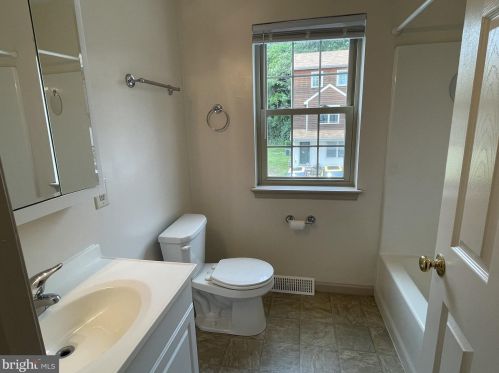 69 Chesapeake St, Lancaster PA  17602-4659 exterior