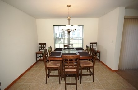 677 Yorkshire Ln, Pingree Grove IL  60140-9160 exterior