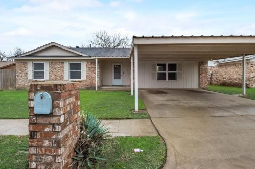 505 Stallion Ln, Fort Worth, TX 76179-2038