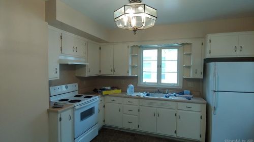 184 Seymour Ave, Derby CT  06418-1444 exterior