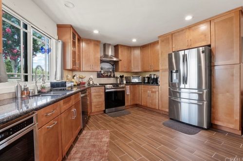 10736 El Tiburon Ave, Santa Ana, CA 92708-3806