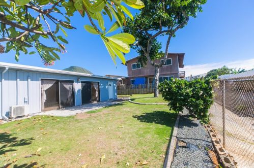 229 Anapalau St, Honolulu HI  96825-2244 exterior