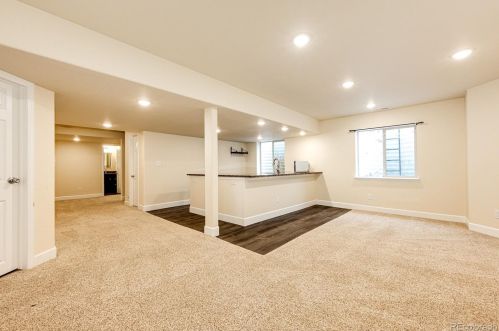 280 Elk Ct, Aurora CO 80016-4104 exterior