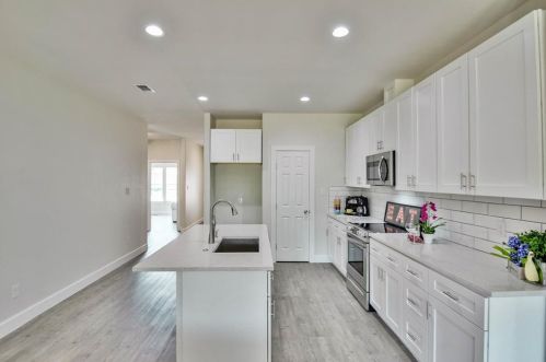 2815 Steepleridge Cir, Granbury TX  76048-6440 exterior