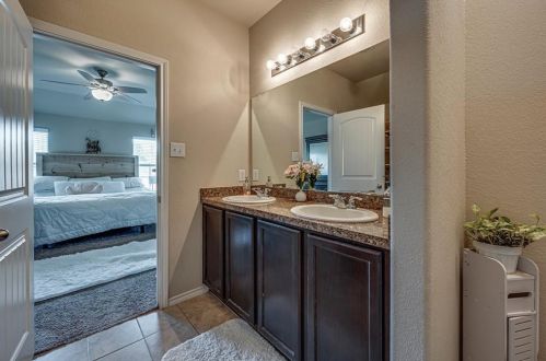 5117 Grayson Rdg Dr, Fort Worth TX  76179 exterior