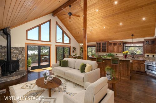 12628 Pinnacle Loop, Truckee CA  96161-6926 exterior