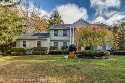2 Apple Grove Dr, Holmdel Village, NJ 07733-1219