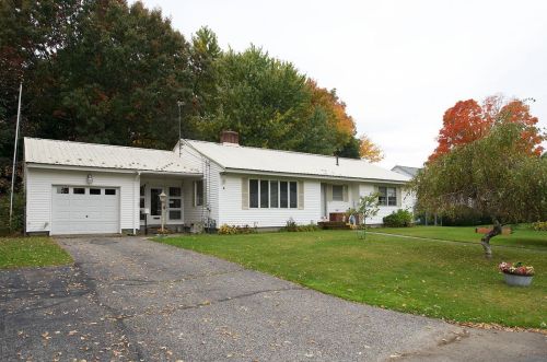 5 Herrick St, Nashua, NH 03060-5819