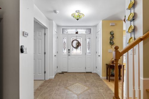 9 Engelwood Dr, Hillsboro, NH 03244-5426