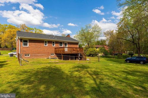 7321 Lamar Dr, Springfield VA  22150-3131 exterior